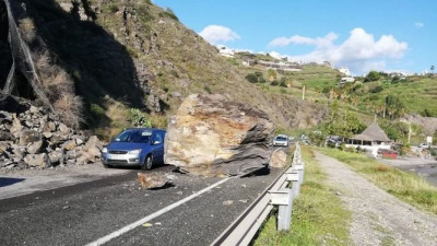 Rock fall, Punta Lara, Dec2018.jpg