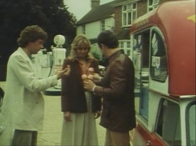 Bodie and Doyle fighting crime with an ice cream - LWT. fair use