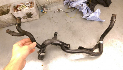 EW10J4 engine rear coolant pipe.jpg