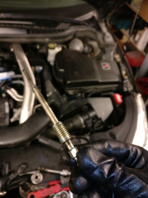 Glow plug threads nicely inside the bushing.