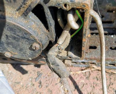 Wouldn't be garage equipment of this age without dodgy wiring...