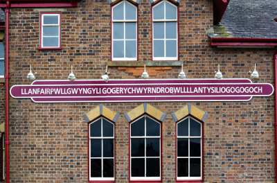 station-sign-for-longest-place-name-in-the-uk-llanfairpwllgwyngyl-DE9522.png