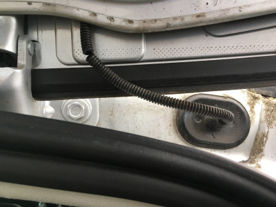 IMG_8429 C5 rear wiper hose.JPG