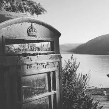 Strome Ferry telephone kiosk.jpg