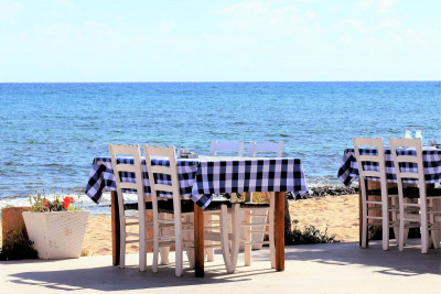 table-2931360_1920.jpg