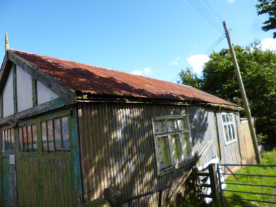 Ah the beauty of rusty corrugated iron and flaking old paint