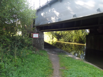 Rail bridge over the Kennet and Avon canal.
