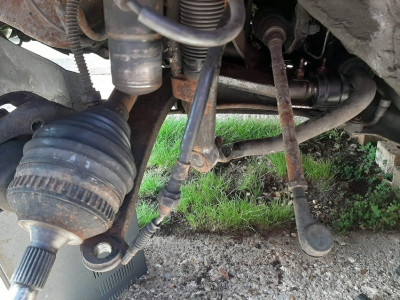Wishbone refitted. It's a lot easier with no hub in the way!