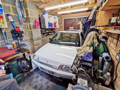 A nice clean and tidy garage