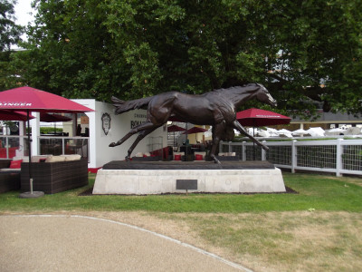 'Motivator' bronze sculpture.  Although 'Motivator' never won at Ascot (he did win the Epsom Derby), he was owned by 230 people who went on to form the 'Royal Ascot Racing Club'.