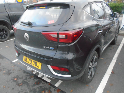 MG ZS EV doing the anti-social over 80% public charger hogging