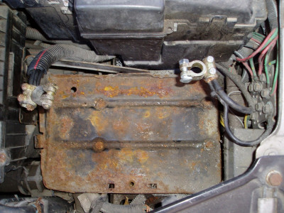 Battery tray 01.JPG