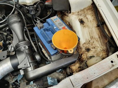 Battery blue and funnel orange clash badly!