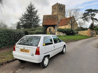 Daffodil goes to church...