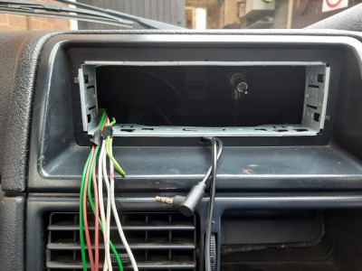 Power and audio cables in their slot