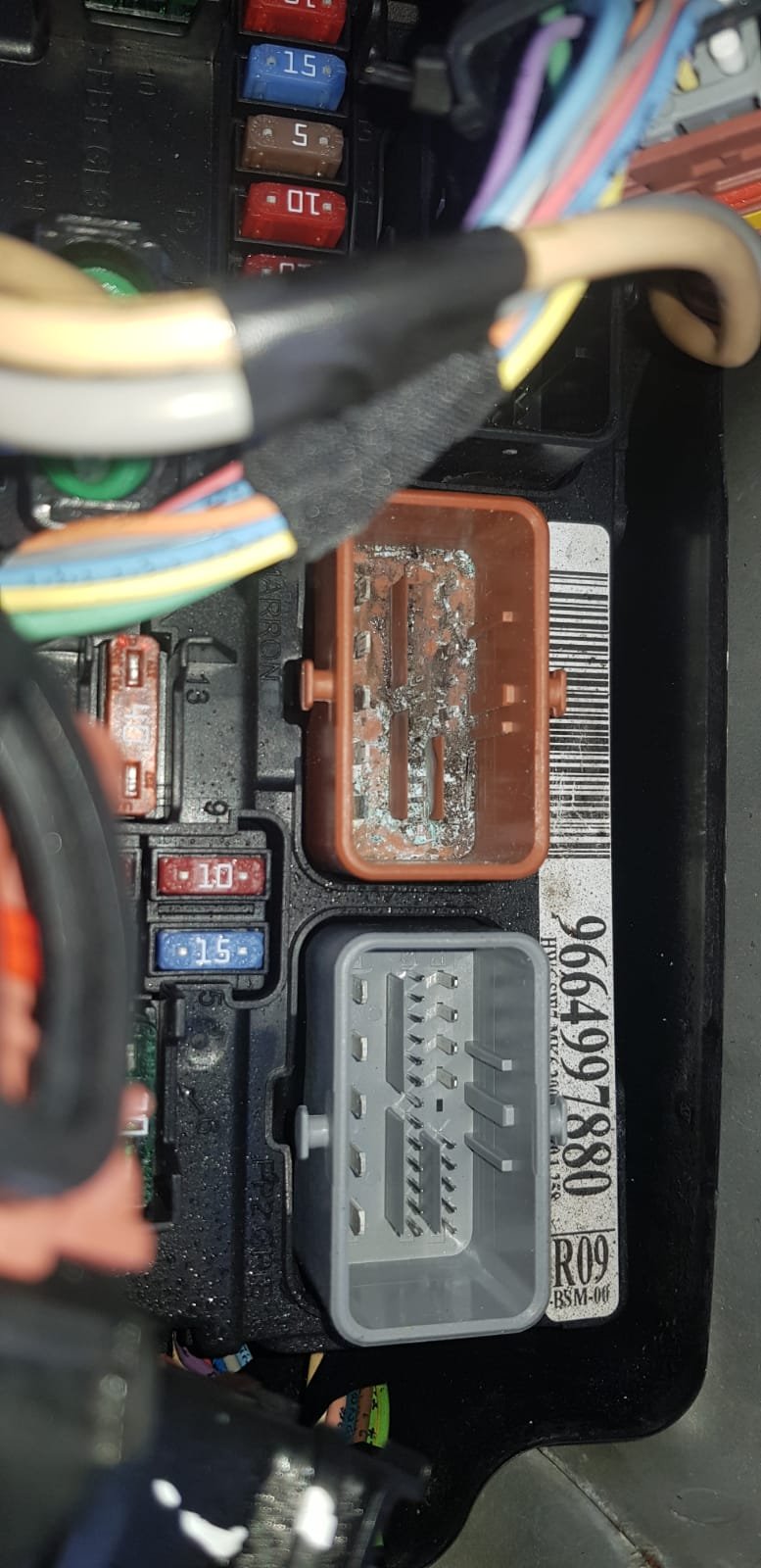 peugeot 207 cigarette lighter fuse location Peugeot 207 under bonnet fuse box