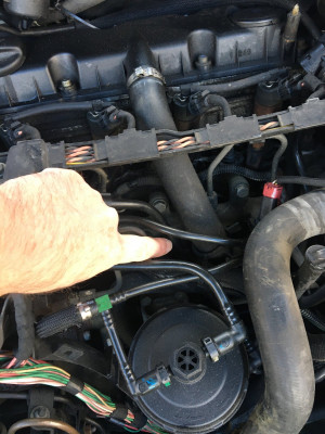 Location of Fuel Pressure Sensor on Xantia X2 (Under FPR - it's a fuel filter out job!)