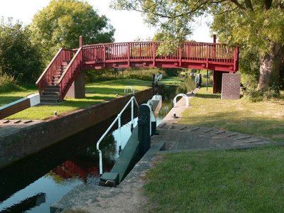 Footbridge at Pilling's Lock<br />cc-by-sa/2.0 - © Mat Fascione - geograph.org.uk/p/553182