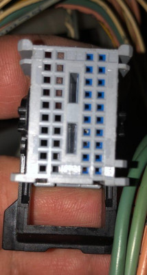 greg gris 40 pin connector - lugs too wide for EH2 socket on H02.jpg