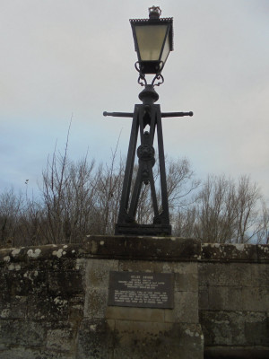 The plaque tells the tale of the link with Waterloo Bridge in London