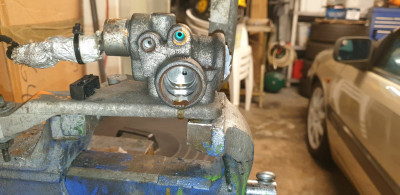 Pipe unions and accumulator flange