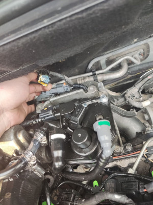 This is the image of the lose electrical cable.
