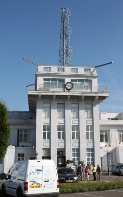 Croydon_Airport_Control_Tower_(Disused)_-_geograph.org.uk_2073524.jpg