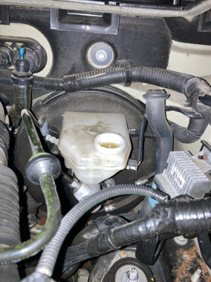 brake fluid reservoir - overfull