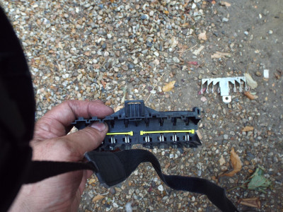 Slot where main busbar engages