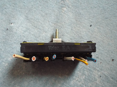 Back of fuse box showing cover plate 'latches'