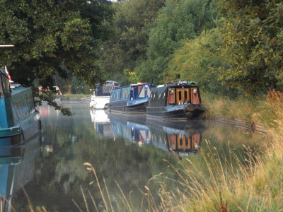 "The Black Cat" and "Sapphire" just outside Whitchurch