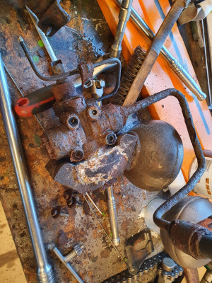 Lots of corrosion where the reg mounts to the alloy rear subframe. I couldn't remove the thin return pipe and have no way to replace it if I wrecked it. Also one damper valve can't be removed.