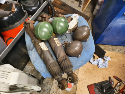 So the temporary corner spheres are a pair of Xantia hydractive fronts with 40 bar left and a 1.0 mm damper)
