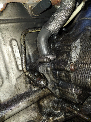 Block end, grubby but not leaking (mess is what has run down I think