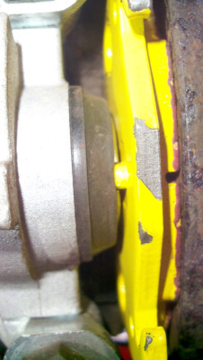 New pads showing gap where lug is in contact with piston face