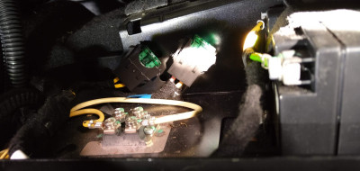 underseat c3 ancills battery and bits.jpg