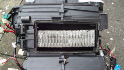 Here the tray has been removed to reveal the underneath of the evaporator.