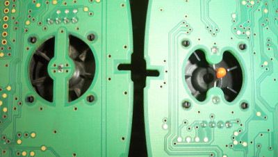 Two different PCBs with different thermistors (in the centre)