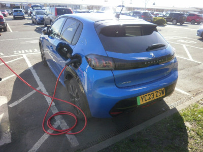 Peugeot e208