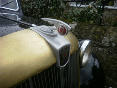Morris 12 Emblem