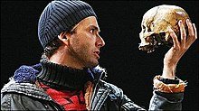 Tennant_and_Tchaikowsky_as_Hamlet_and_Yorick.jpg