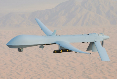 MQ-1_Predator,_armed_with_AGM-114_Hellfire_missiles.jpg