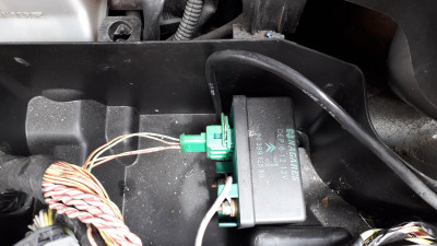 The glow plug controller/relay is under the Injection ECU. DO NOT DISCONNECT THE ECU. The single wire output to the glow plugs is visible (Screw post and M5/8mm nut)