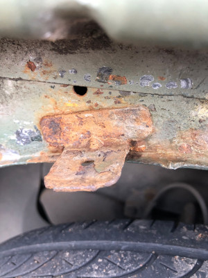 Skull’s - Rusty Wheel Arch Liner Bracket
