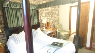 Four Poster room