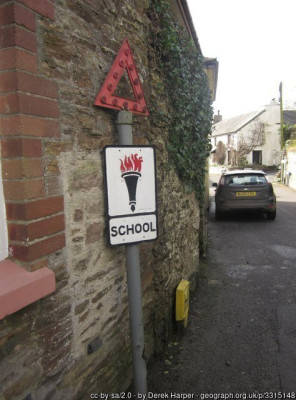 geograph-3315148-by-Derek-Harper.jpg
