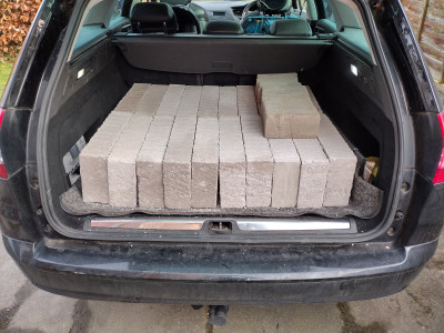 20 thermalite / Toplite blocks (and 10 "Coursing bricks" of the same material