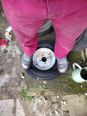 Stand on the sidewalls!