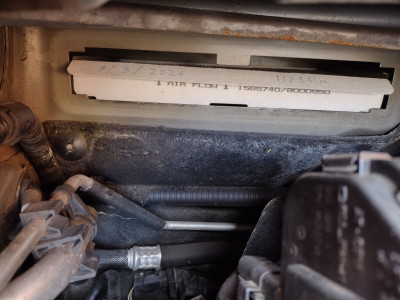 New cabin filter in position