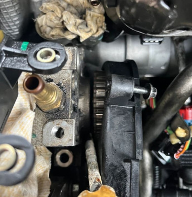 pic #2 - diesel pump gear slips thru the cover hole